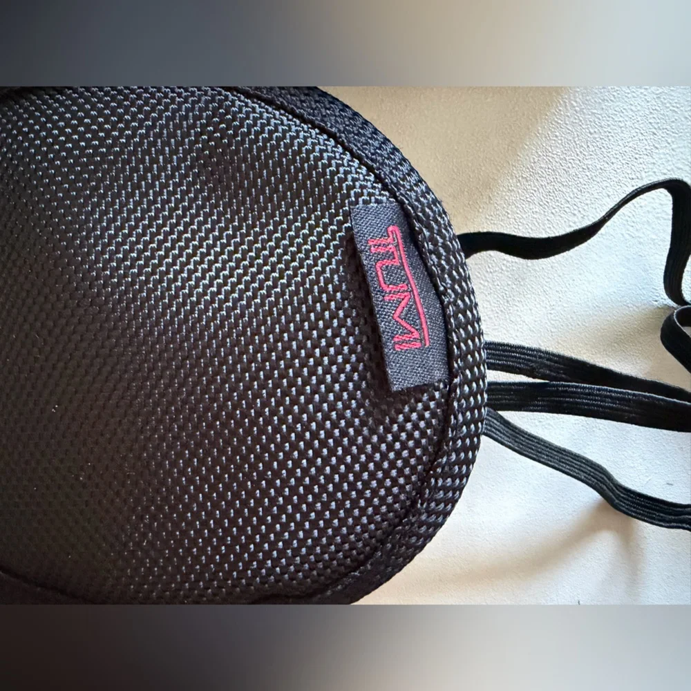 Tumi for Delta Black Set with eye mask